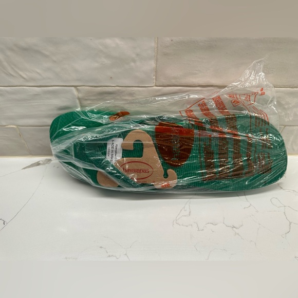 NWT Havaianas Classic Unisex Green Flip Flops
Women Size 11/12 - Men Size 9/10 - Picture 7 of 8